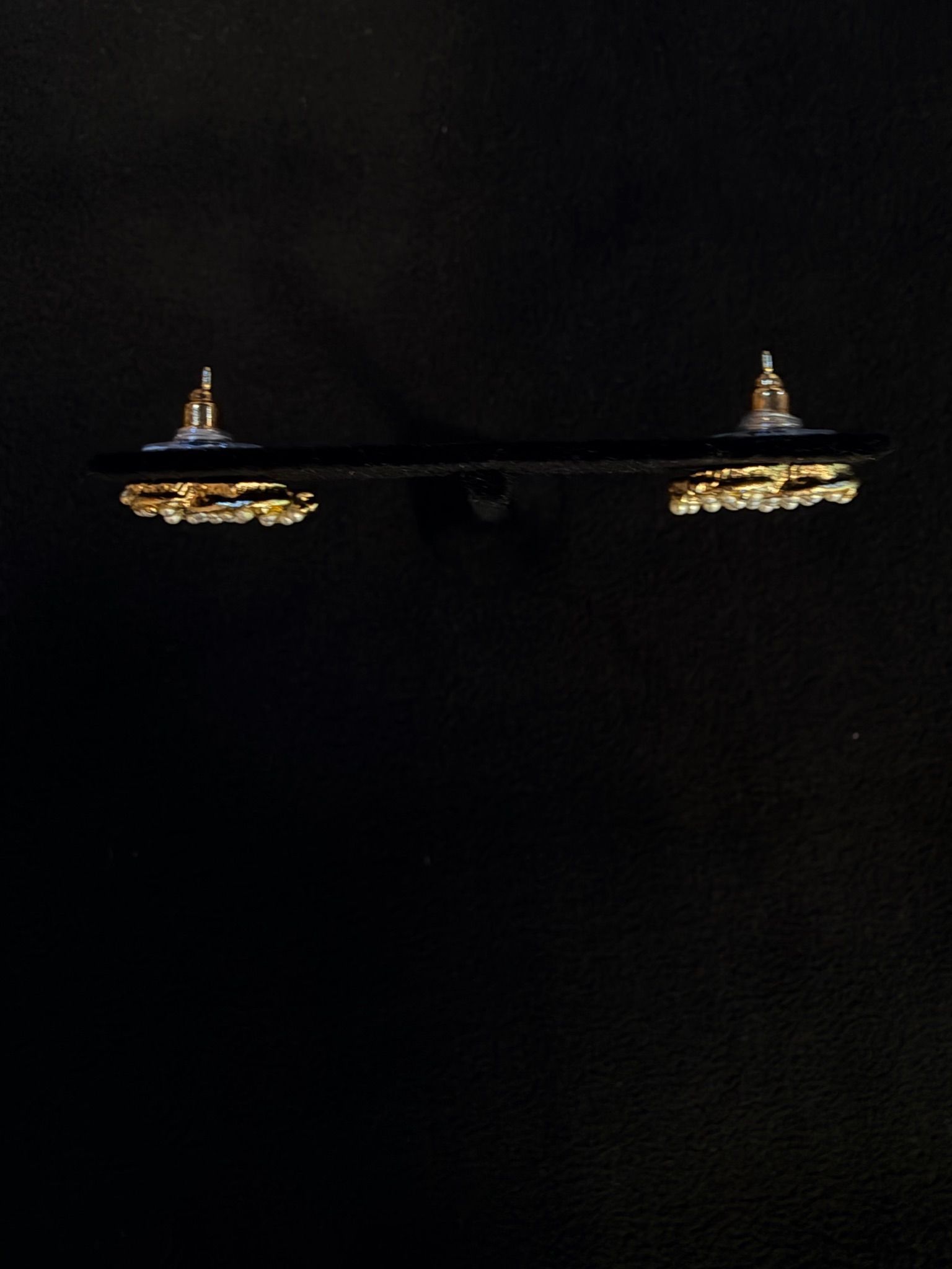 Chanel 1995 Gold & pearl CC logo Piercing.